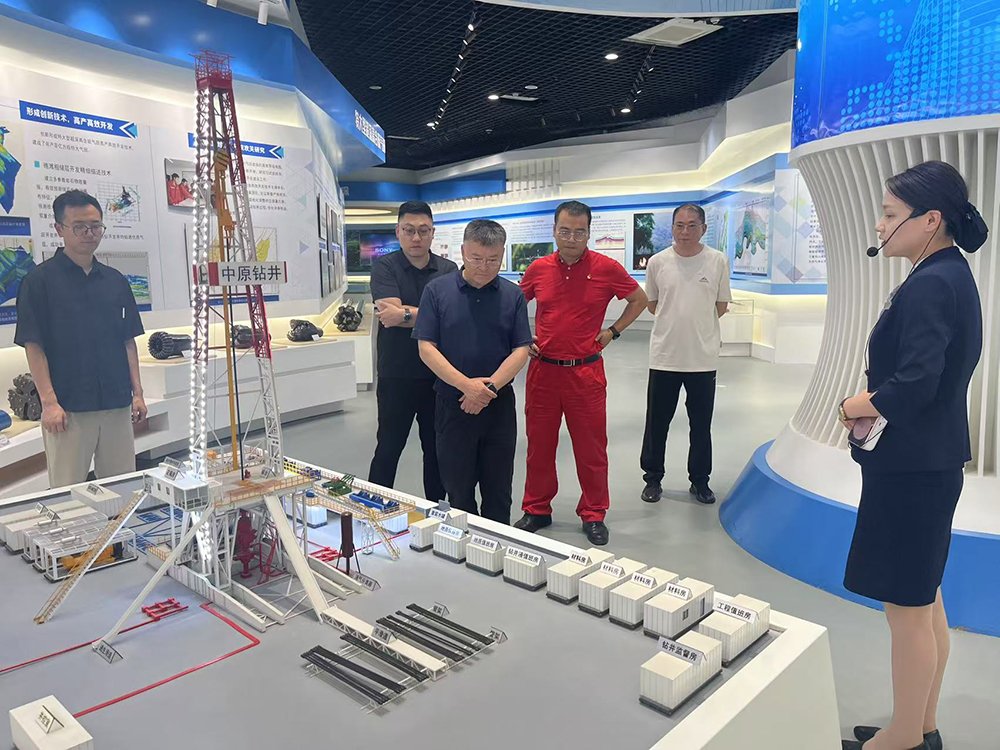 集團黨委副書記、總經(jīng)理沈鵬帶隊到普光氣田考察交流